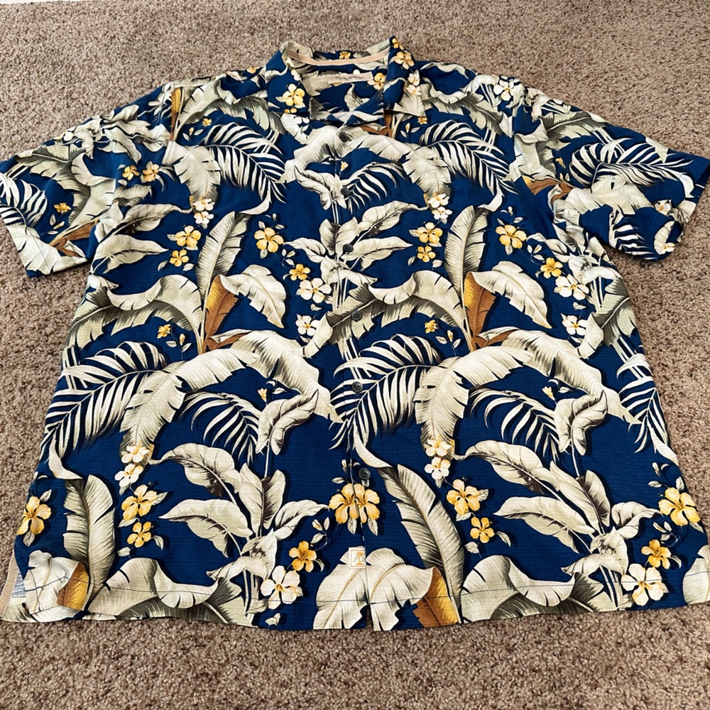 👔Tommy Bahama Short Sleeve Button Up👔
